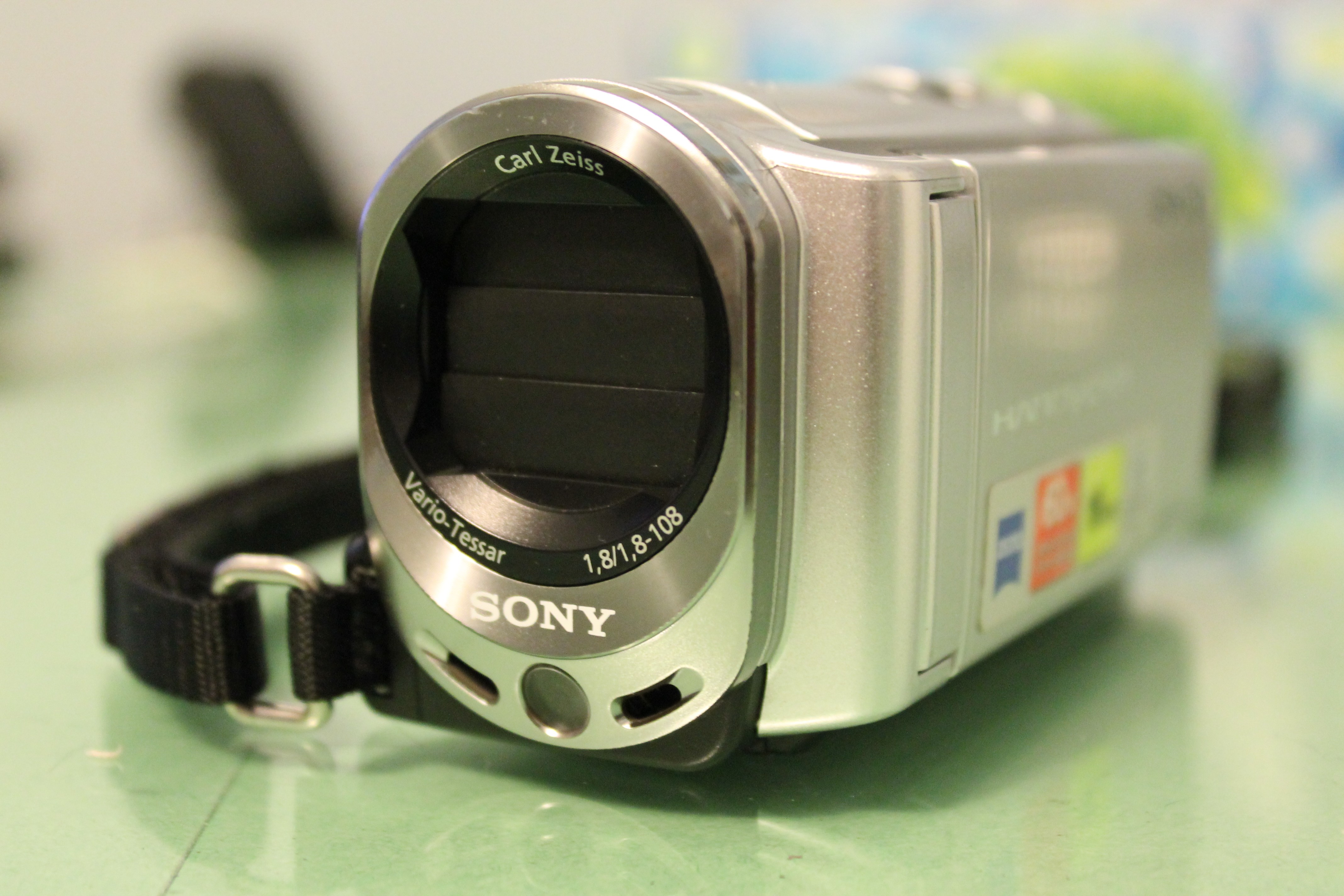 Sony FDR-AX700